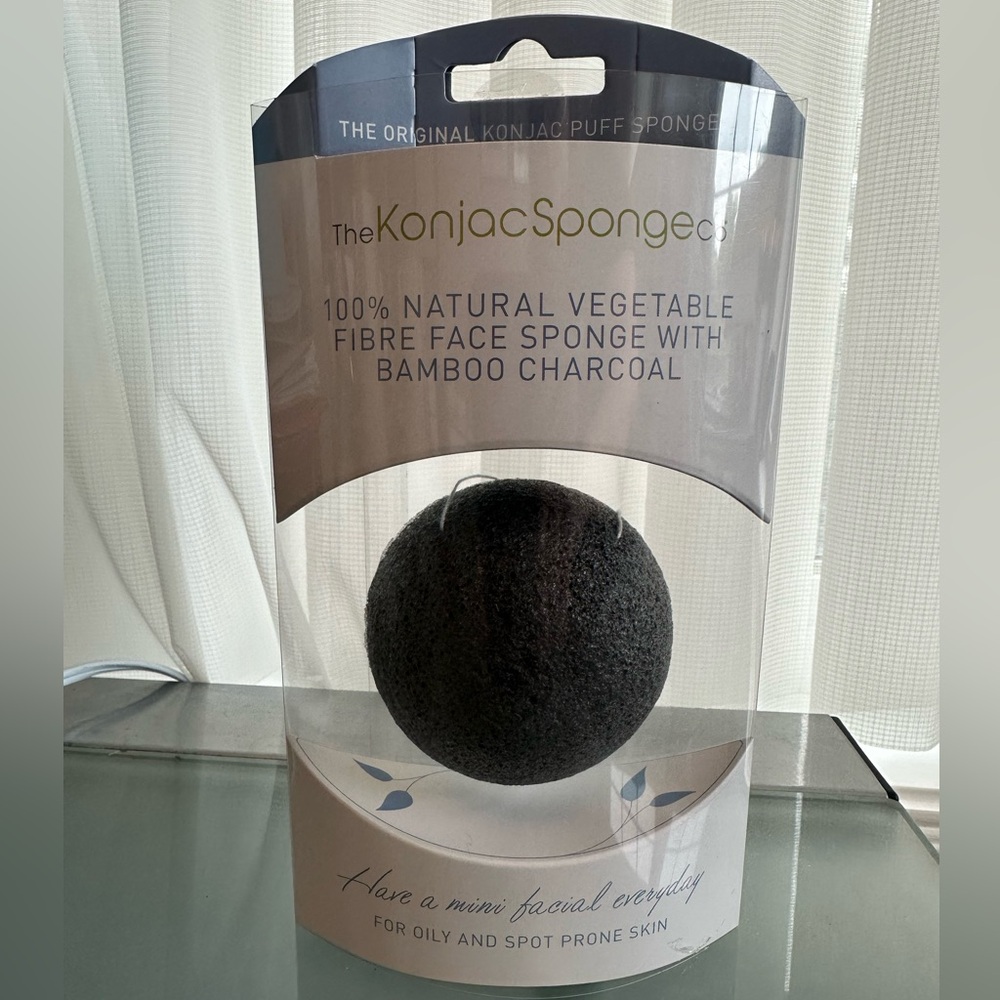 PREMIUM KONJAC FACE PUFF WITH BAMBOO CHARCOAL